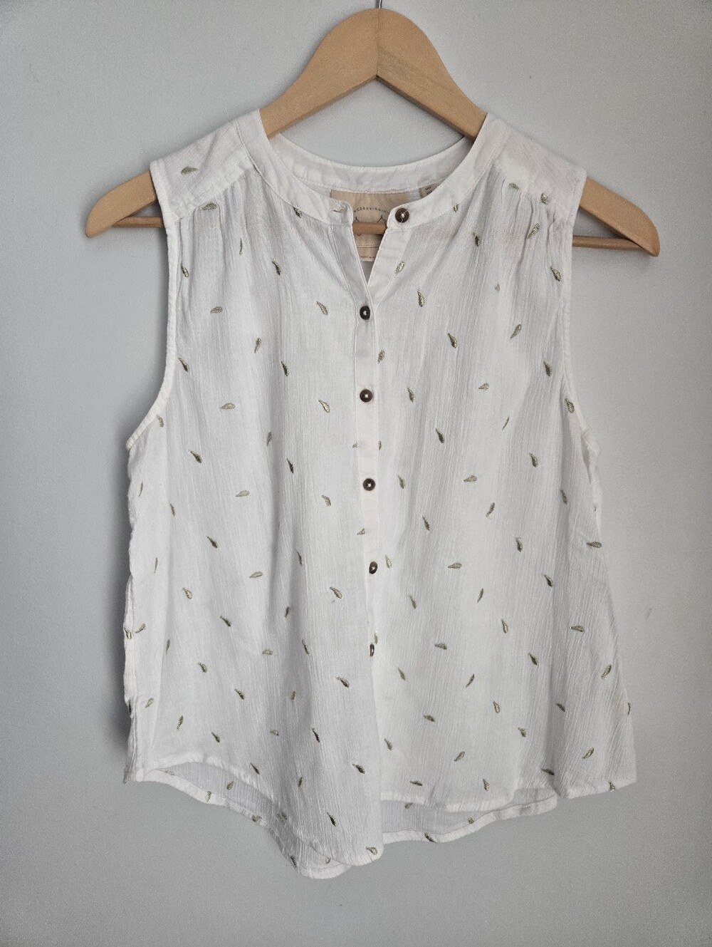 VANESSA VIRGINIA Sleeveless White Button-Front Cotton Tank with Leaf Embroidery